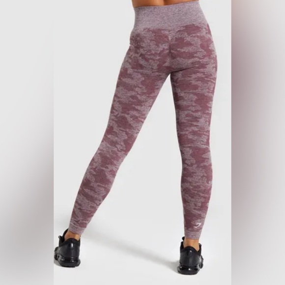 Gymshark Adapt Camo Seamless Leggings in Berry Red. Size Small. - Picture 4 of 16